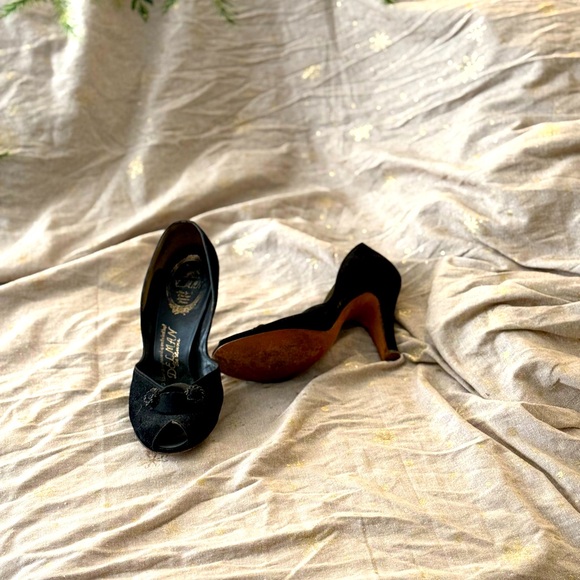 Shoes - Stunning 1940s Vintage Black Heels 9A - rare size